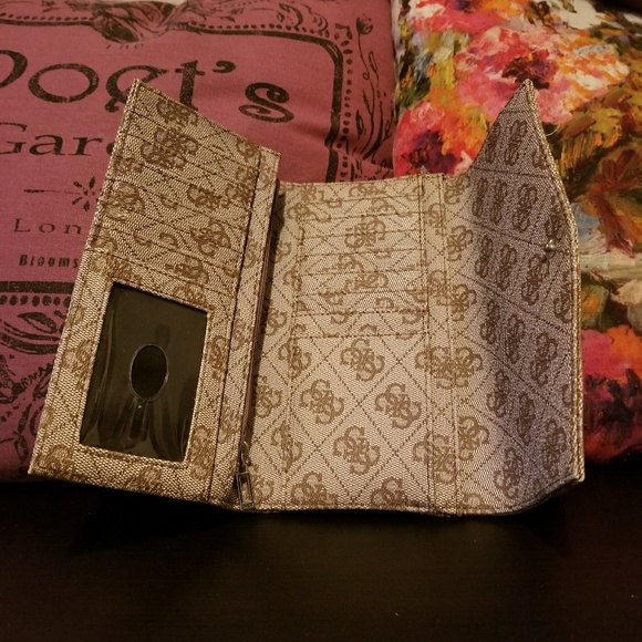 Guess Wallet - Picture 2 of 3